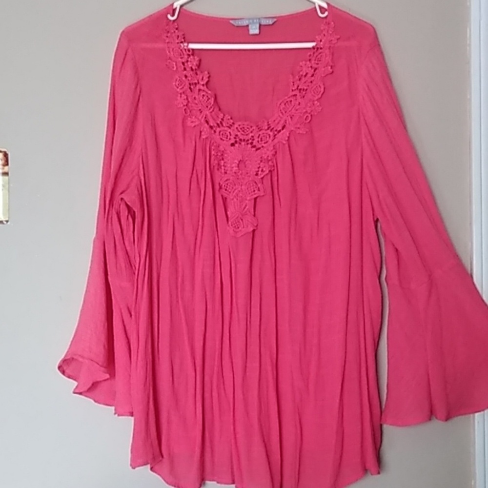 Women's 2X flare armed blouse.
